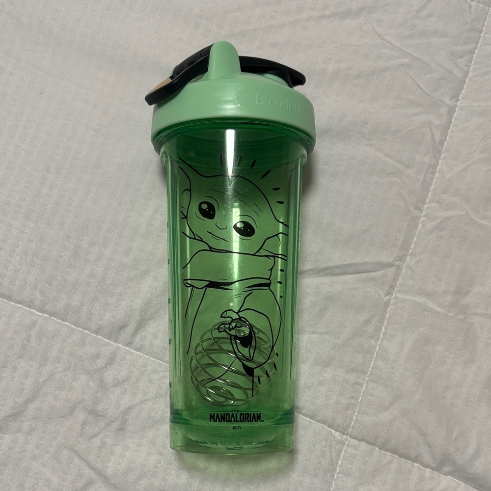 Mandalorian Green Shaker Cup by BlenderBottle